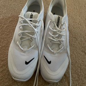 White nike air maxs